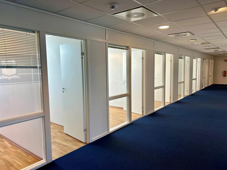 Kontor, lager og rikelig med parkering!