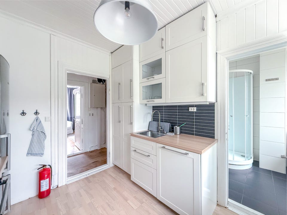 Bright kitchen with good cupboard space.