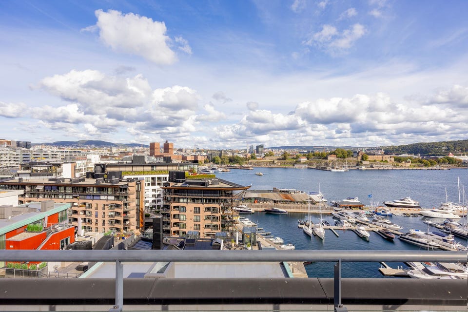 Gjennomgående og attraktiv 3-roms med balkong og gasspeis. Heis. Felles takterrasse. Soverom mot indre gård. — bilde 30