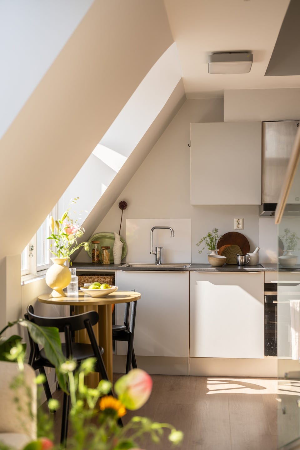 Leiligheten var ny i 2019 og holder en gjennomgående god og moderne standard fra da.