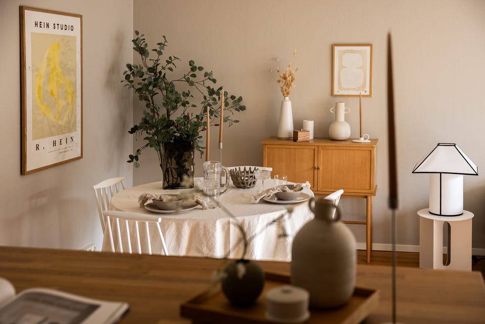 Leiligheten holder en gjennomgående normal standard, med lette moderniseringsbehov for å tilfredsstille dagens krav til standard.