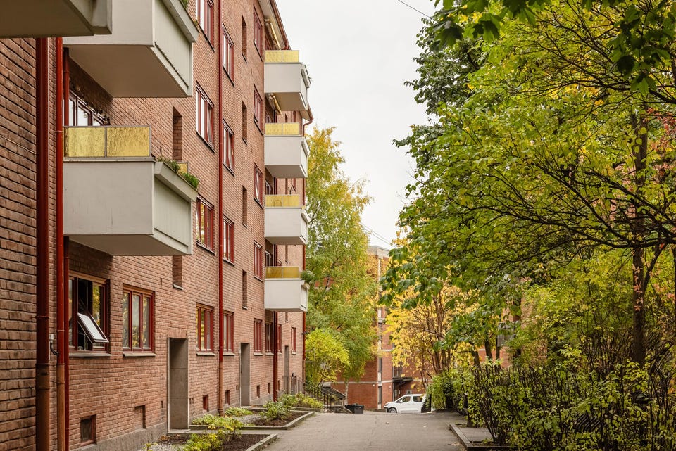 Som beboer har man også tilgang på et felles sykkelrom i kjeller, fellesvaskeri og tørkeloft kun en trapp opp fra leiligheten.