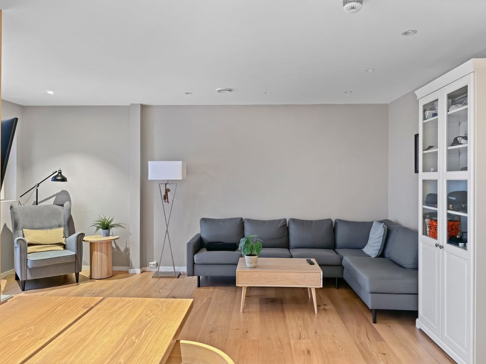 Sofa følger ikke med leiligheten.