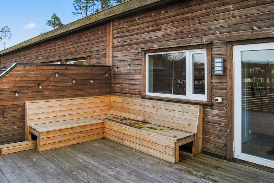 Terrassen har god plass til utemøbler.
