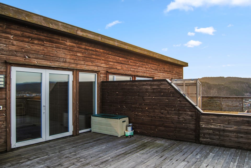 Stor terrasse med fin utsikt over Vennesla.