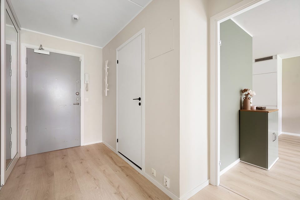 Leiligheten disponerer en kjellerbod (nr:90)