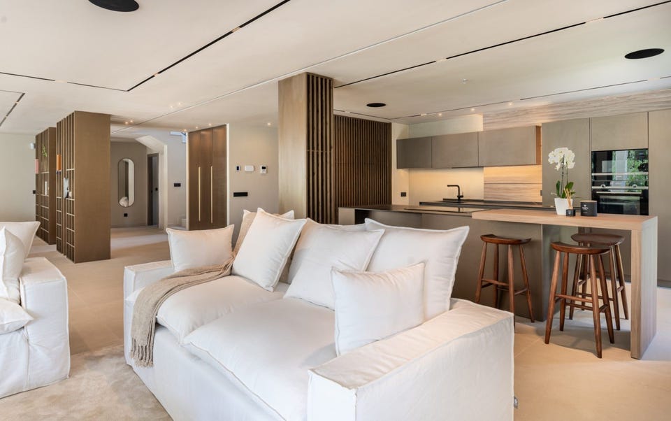 Estepona Øst - Eksklusiv, totalrenovert villa med nordisk eleganse i Atalaya – nær Marbella – bilde 3