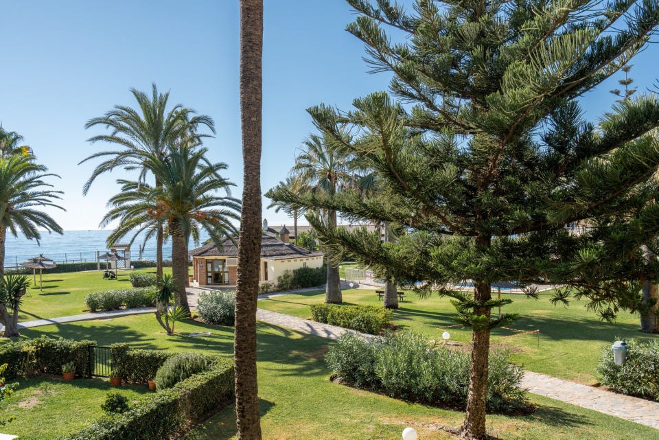 Mijas Costa - 2-soveroms Strandlinjeleilighet i eksklusivt og veletablert sameie - Vakker utsikt mot Middelhavet – bilde 2