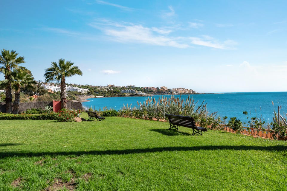 Estepona - Rekkehus på første linje mot stranden - Renoveringsmulighet i Bahía Azul – bilde 2