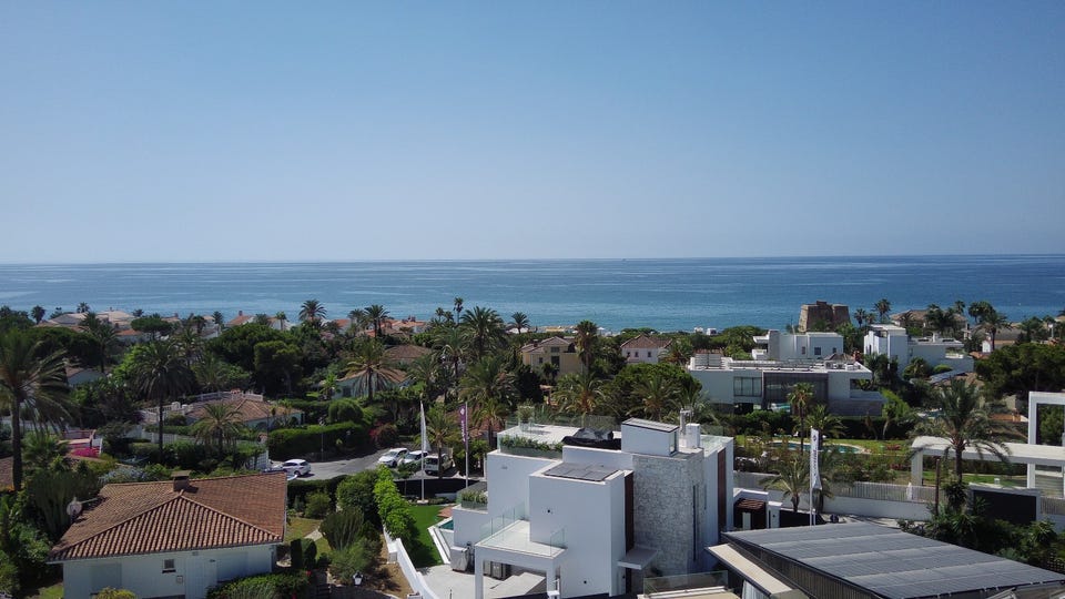 Marbella - Eksklusiv luksusvilla i Marbesa - Moderne design, takterrasse og gangavstand til stranden – bilde 3