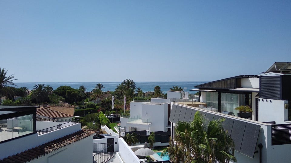 Marbella - Eksklusiv luksusvilla i Marbesa - Moderne design, takterrasse og gangavstand til stranden – bilde 2