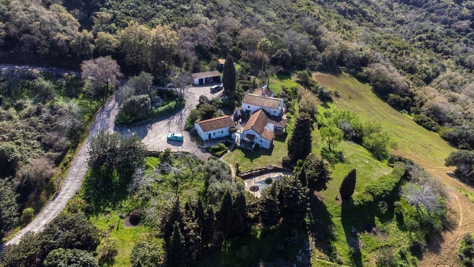 Casares - Unik finca med to boliger, basseng og 60.000 m² privat natur - Privatbolig eller Boutique-hotell