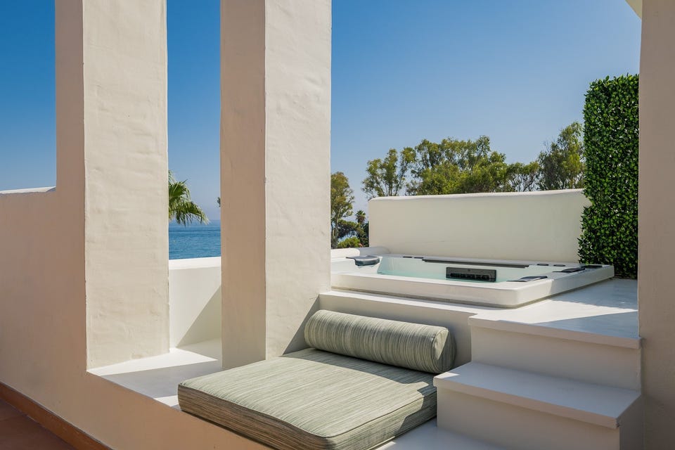 Estepona - Eksklusiv 3-soveroms penthouse med havutsikt og jacuzzi på strandlinje – bilde 3