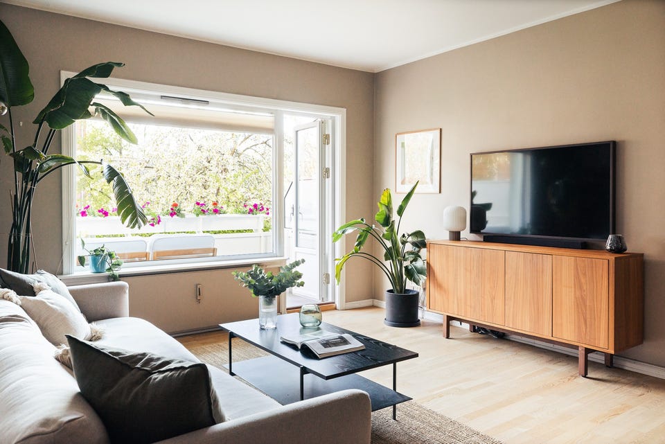 Fra stuen har du utgang til en solrik vestvendt balkong på ca. 4m².