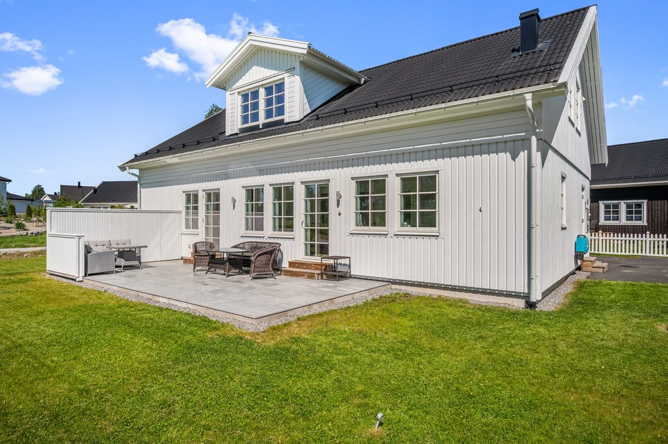 Beliggenheten mot syd sørger for gode solforhold. Dette er uten tvil en skikkelig fin plass på lange og late sommerdager!
