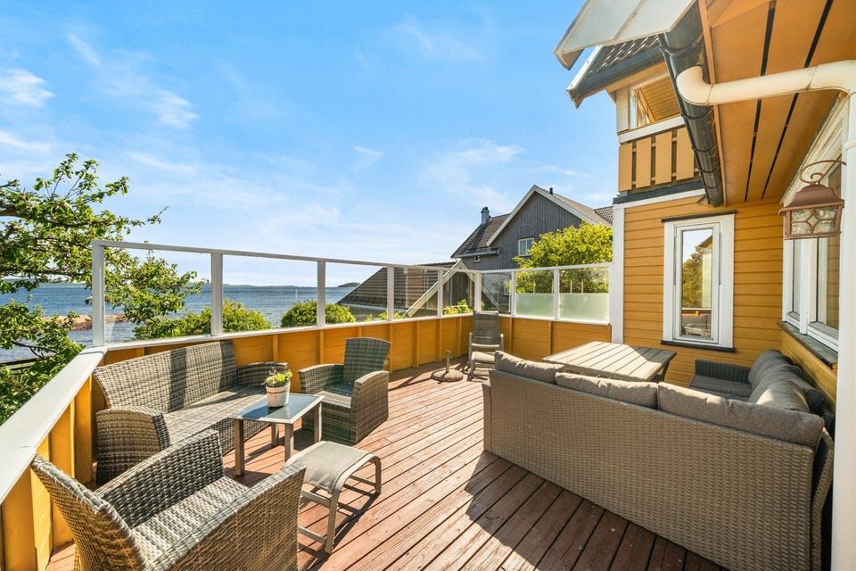 Terrasse og inngangsparti er på til  sammen 37 kvm.