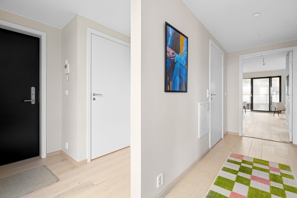 Leiligheten har balansert ventilasjon som sørger for et sunt og godt inneklima gjennom hele året.