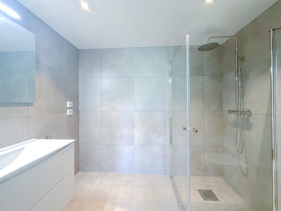Bathroom adjoining bedroom 1