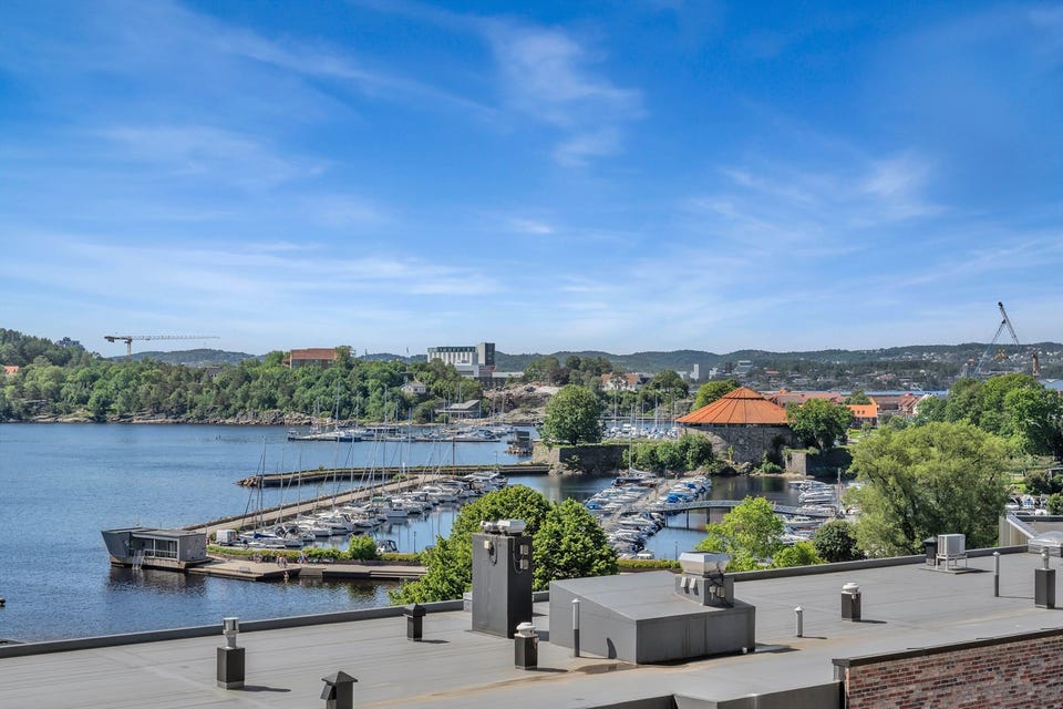 Helt ny praktfull leilighet |Tangen FYR | 2 bad og vaskerom | 2 soverom | fantastisk utsikt |parkering i kjeller