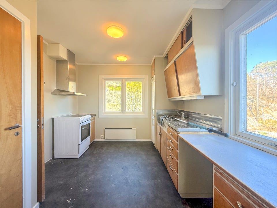 Kitchen, space for a dishwasher.