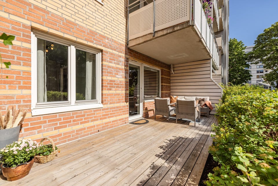 Stilren 4-roms selveier I Solrik sydvendt terrasse på 16m² + terrasse på 6m² I Moderne kjøkken 2019 I Lekkert bad 2017 — bilde 12