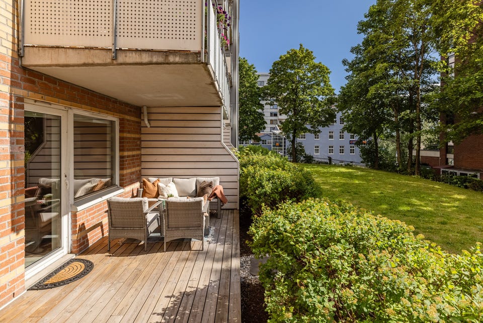Stilren 4-roms selveier I Solrik sydvendt terrasse på 16m² + terrasse på 6m² I Moderne kjøkken 2019 I Lekkert bad 2017