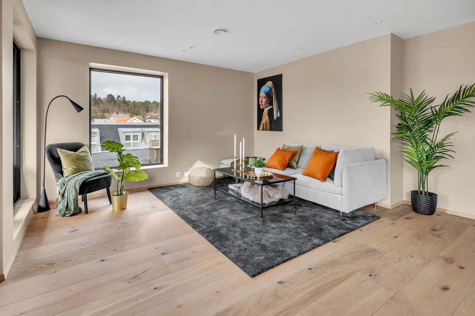 The flat has plenty of light and is painted in modern colours.