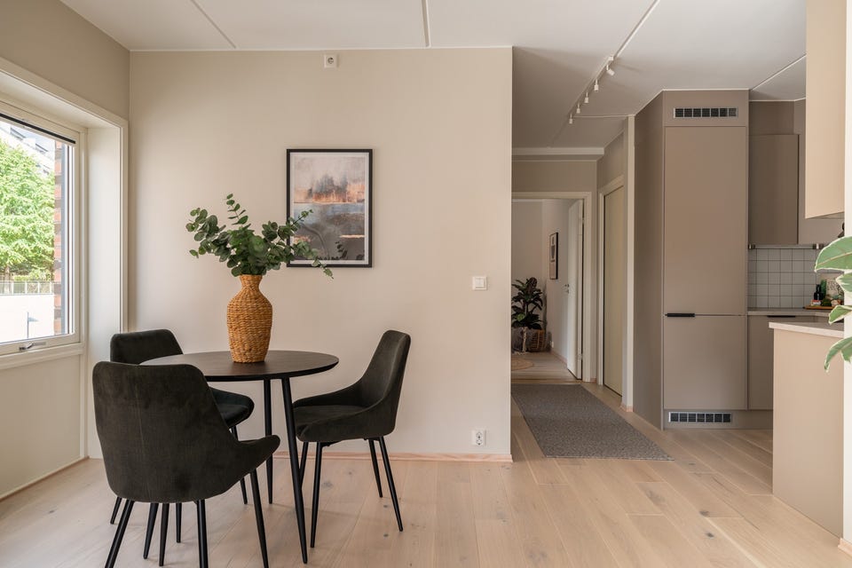 Den gode takhøyden på ca. 2,56 meter bidrar til en god og luftig romfølelse.