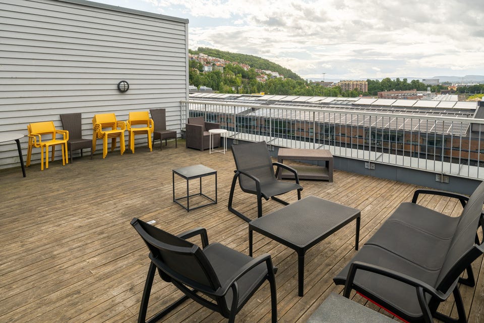 Som beboer har du også tilgang til en felles takterrasse og sykkelbod.