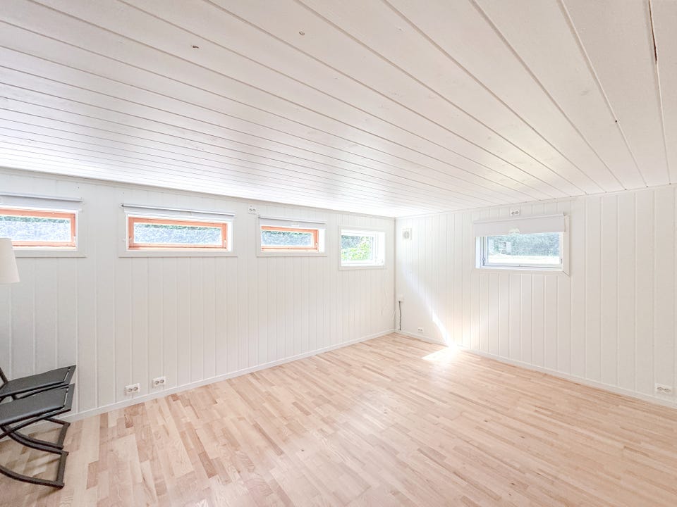 Soverommet kan også benyttes til kjellerstue og byr på et romslig ekstra oppholdsareal i underetasjen