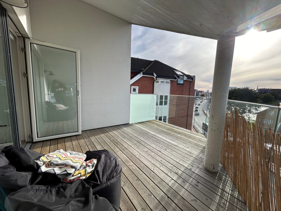 Large, lovely terrace with plenty of sun and a great view down towards the Otra