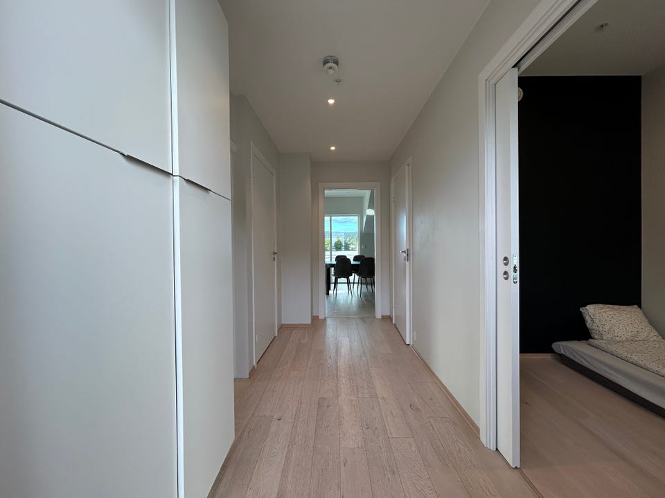 Welcome to Østerveien 12!
The wardrobe on the left is included in the tenancy.