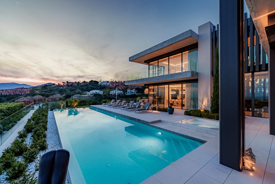 Benahavis · Norsk-eid arkitektonisk mesterverk - 1.451 m² med panoramautsikt, privat spa, heliport og infinitybasseng – bilde 4