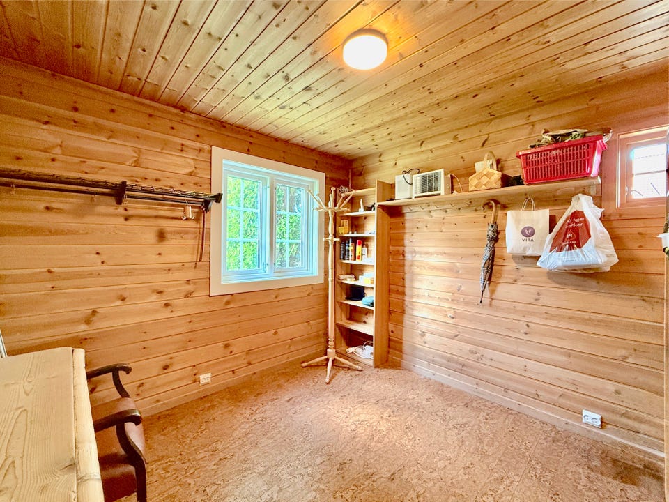 Ekstra rom med gode muligheter for oppbevaring eller annen bruk.