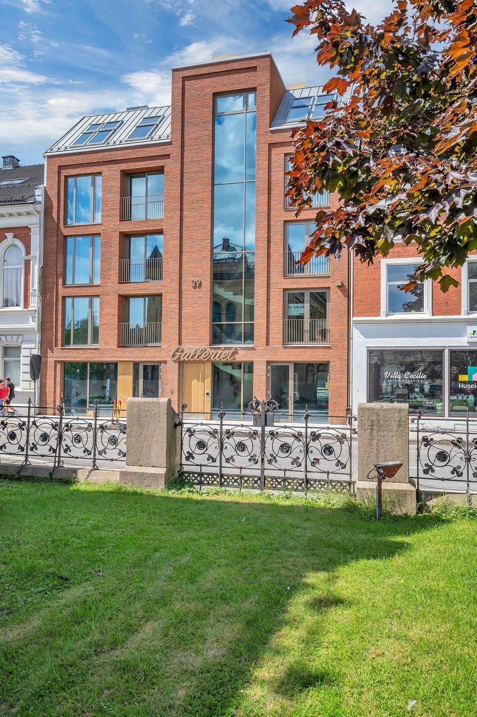 Utleiemegler Sør har gleden av å presentere en helt ny og strøken leilighet i Galleriet