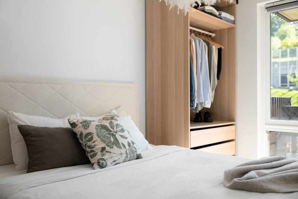 Leiligheten har balansert ventilasjon med varmegjenvinner som sørger for et sunt og godt inneklima gjennom hele året.