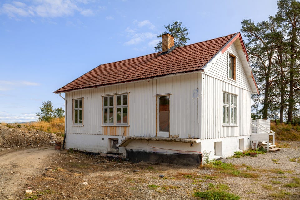 Boligen er blitt oppgradert de siste årene, med noe arbeid gjenstående.
