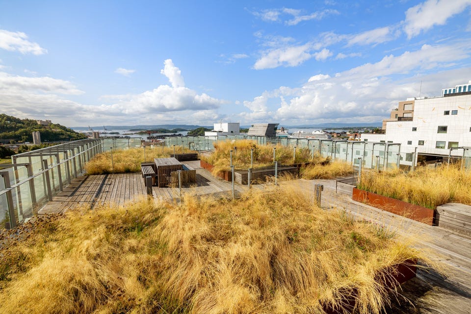 Som beboer har du tilgang på sameiets felles fasiliteter som blant annet en pent opparbeidet takterrasse.