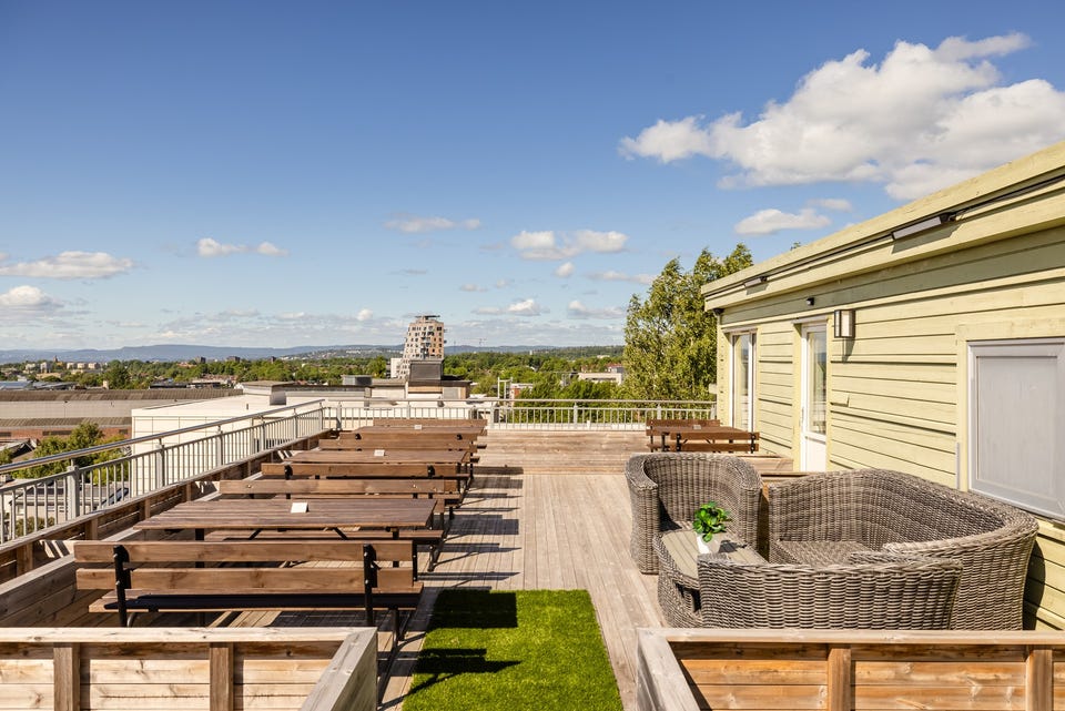 Som beboer i borettslaget har du tilgang til stor felles takterrasse.