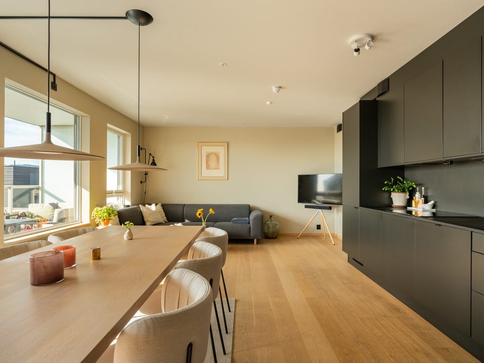 Stort og sosialt oppholdsrom - perfekt for både avkobling og hygge!