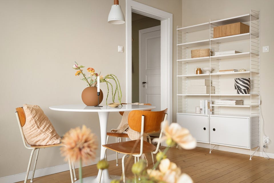 Spiseplass med god plass til hyggelige middager og sosiale sammenkomster.