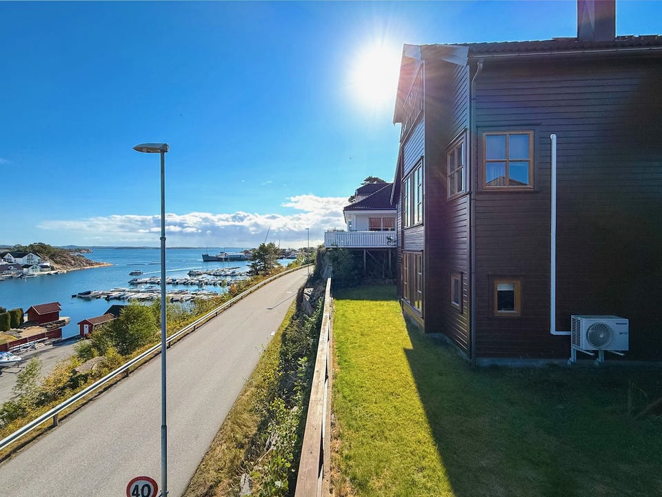 Flott sjøutsikt fra eiendommen.