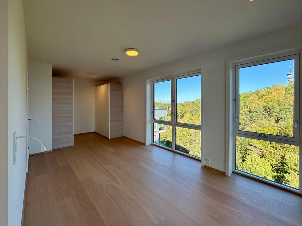 Main bedroom with access to the terrace and private bathroom