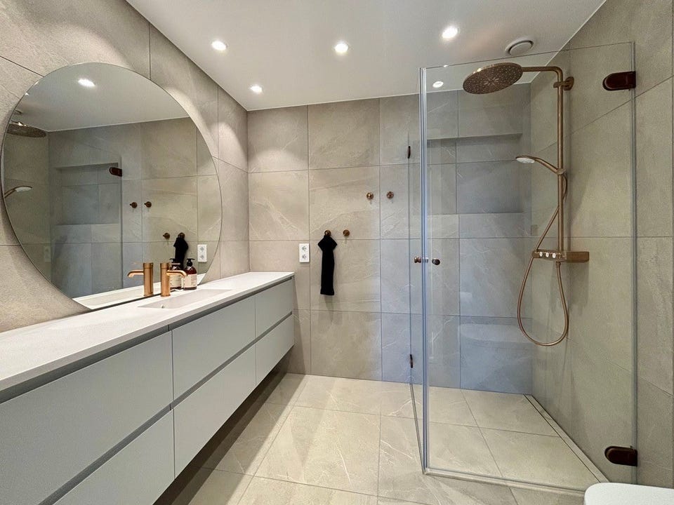 Bathroom accessed from the hallway