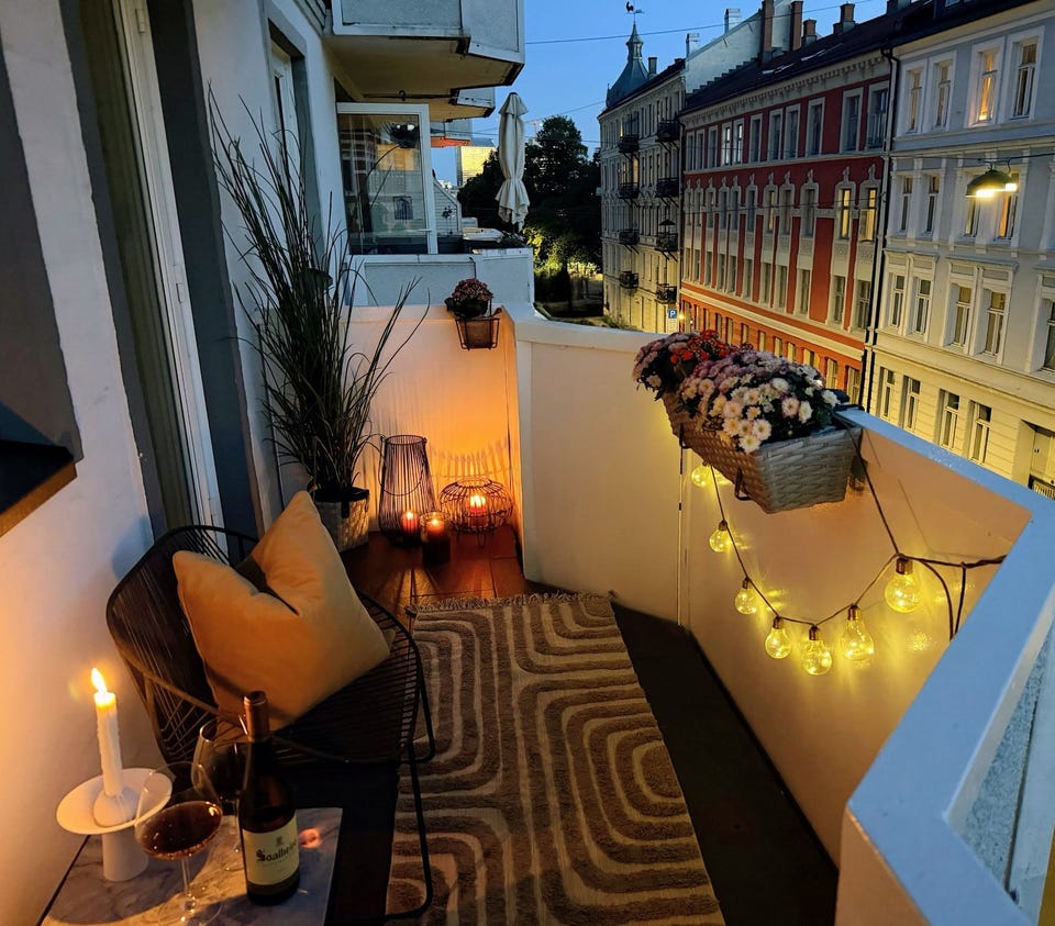 Kveldsstemning på balkongen. Bildet er tatt av selger.