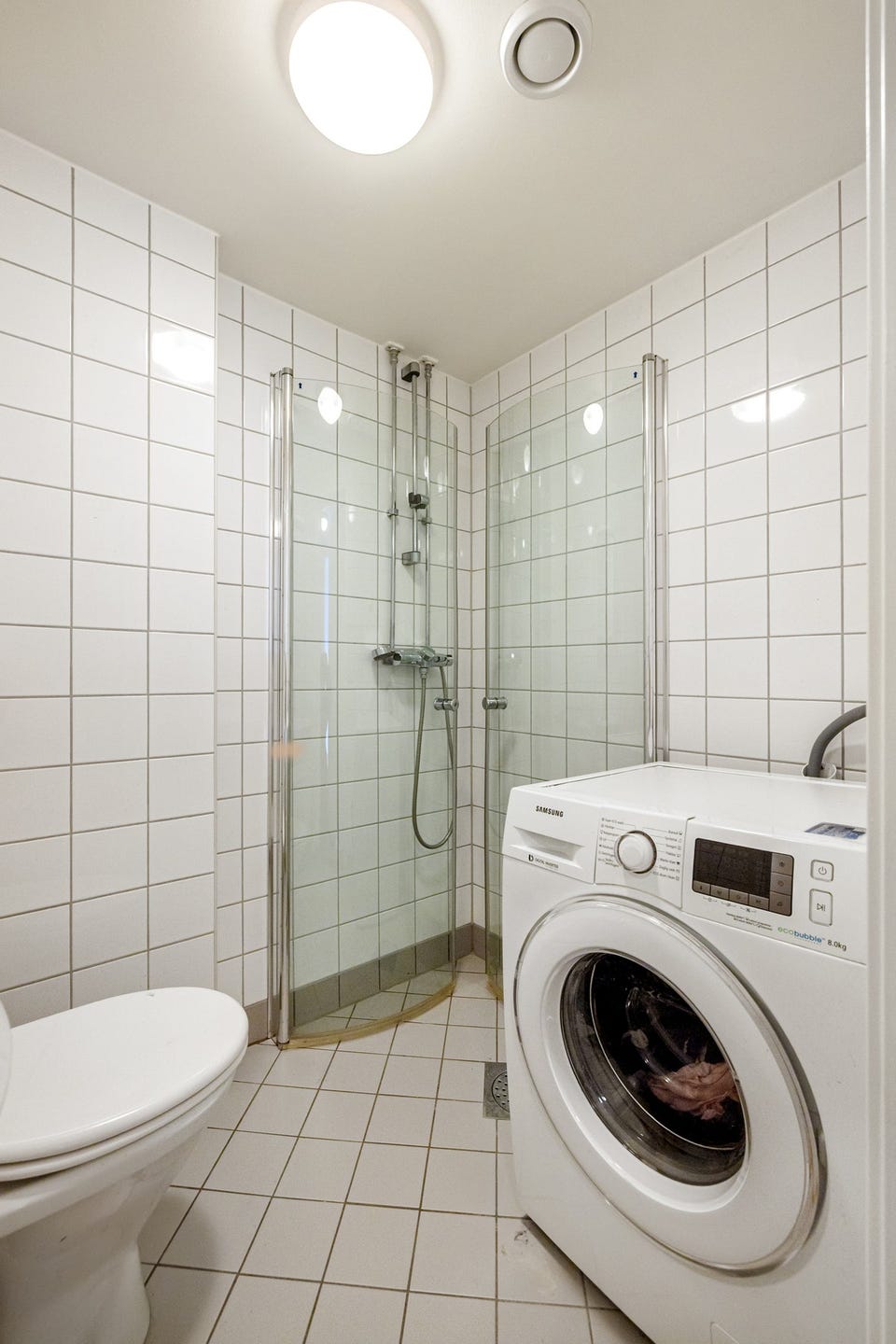 Opplegg og plass til vaskemaskin.