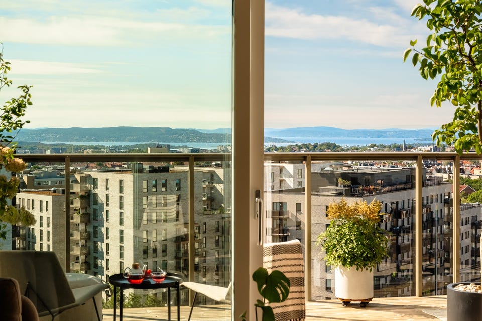 Storslått utsikt fra Ekeberg, Bunnefjorden, Oslo sentrum, Nesodden, Oslofjorden, Hurumlandet, Fornebu, Ullenåsen og helt til Holmenkollen Nasjonalanlegg!
