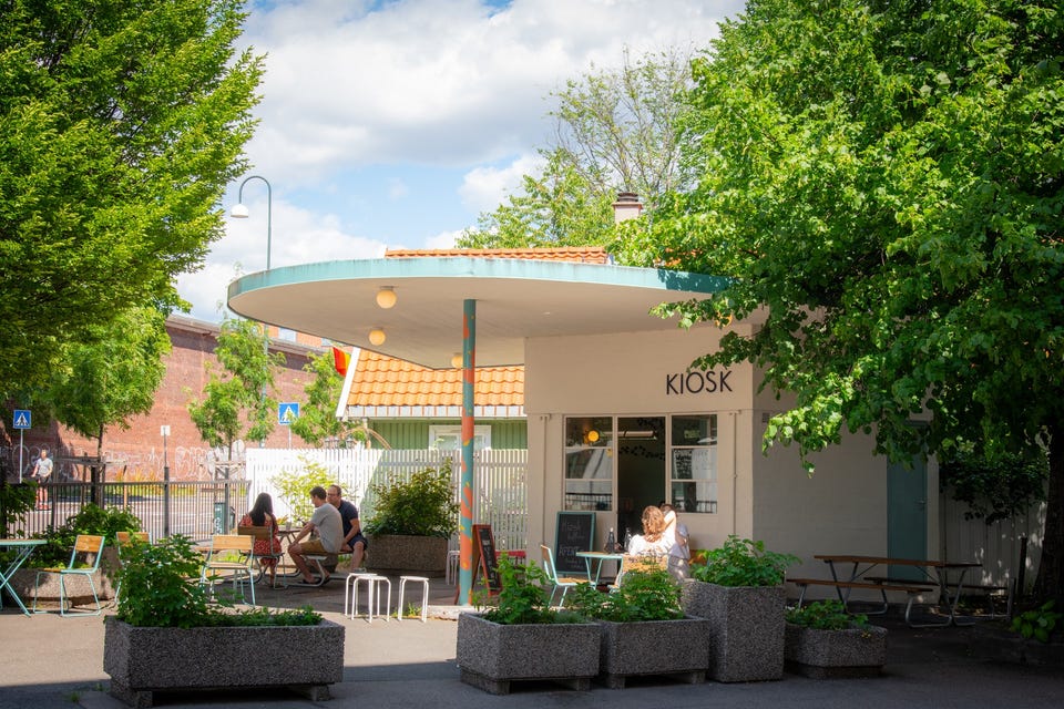 Rett i nærheten finner du kaffebaren Kiosk.
