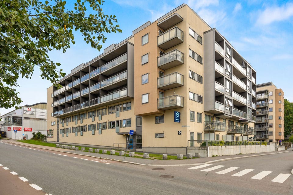 Garasjeanlegget er lokalisert under Gladengveien 15.
