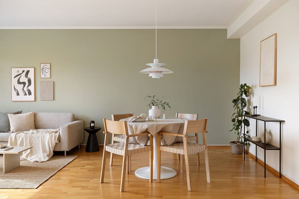 Kjøkkenet ligger i en delvis åpen løsning med stue - og spisegruppen. Perfekt for sosiale lag.
